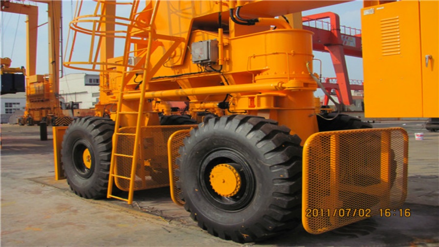 Rubber Tyred Container Gantry Crane (4).jpg