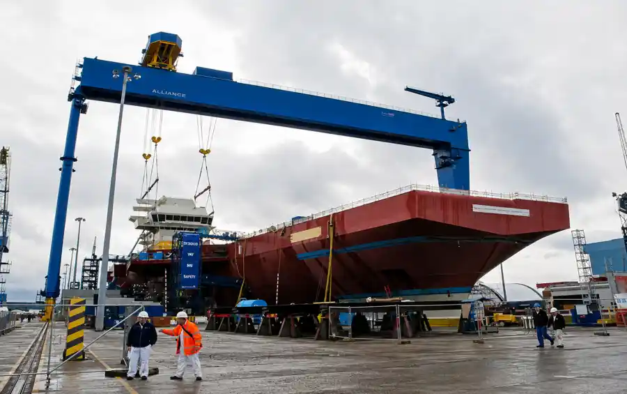 Crane Industry News: Shipbuilding Gantry Crane: Heavy Lifting Solution for Modern Shipyards