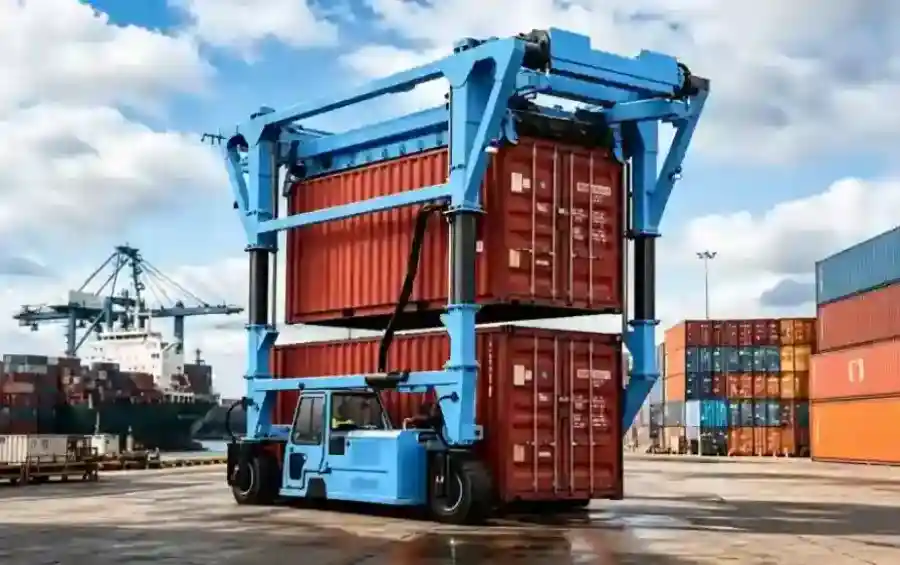 Crane Industry News: Container Straddle Carrier Crane: Port Yard Selection Guide